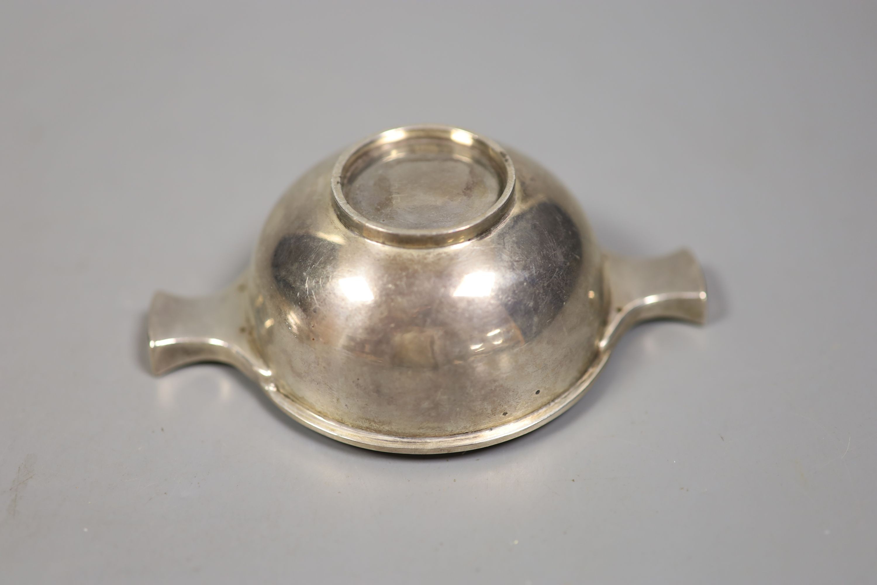 An Edwardian silver quaich, Chester, 1904, 12.1cm and a similar George V quaich, London, 1924, 6.5oz.